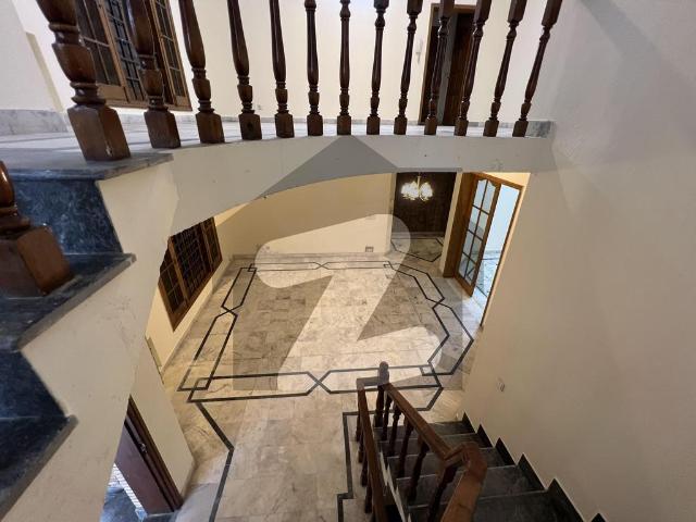 Beautiful Family House with Terrace, Garden & Servant Quarter in I 8