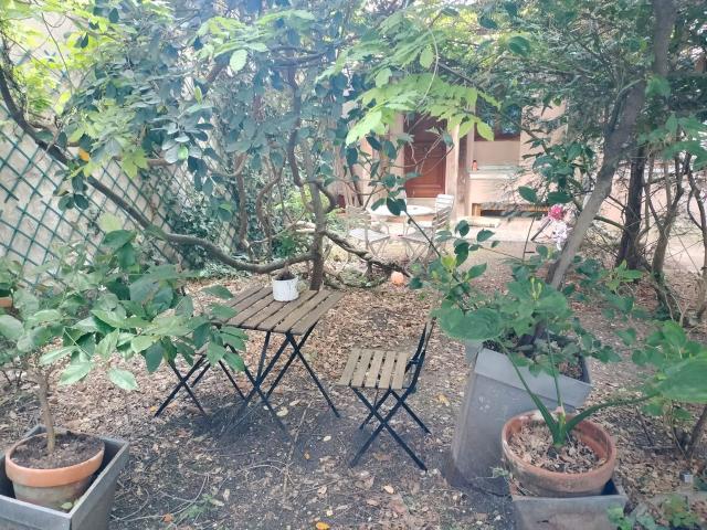 Beautiful flat with private garden in the heart of Paris, Paris Amsterdam Apartments for Rent