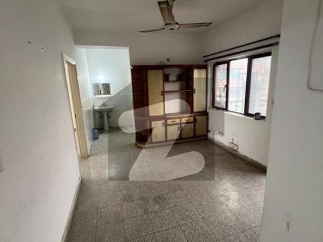 Beautiful Flat For Rent in G11 G 11