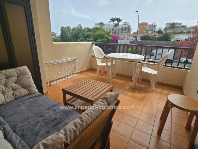 Beautiful, fully furnished apartment in a quiet building, i