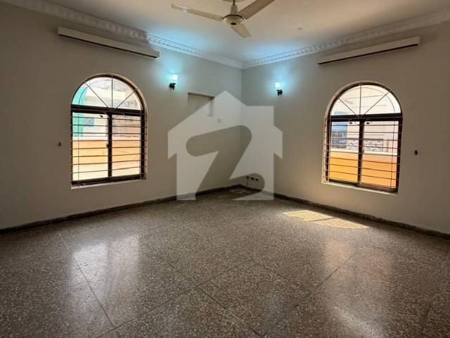 Beautiful Fully Renovated Upper Portion 1000 Square Yards At Top Location Of G 11/3 Available For Rent