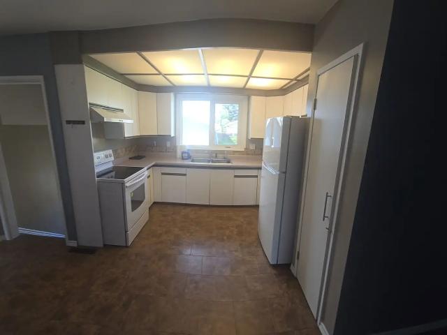 Beautiful Fully Renovated 3+1 Bedroom Bungalow with Double Garage !