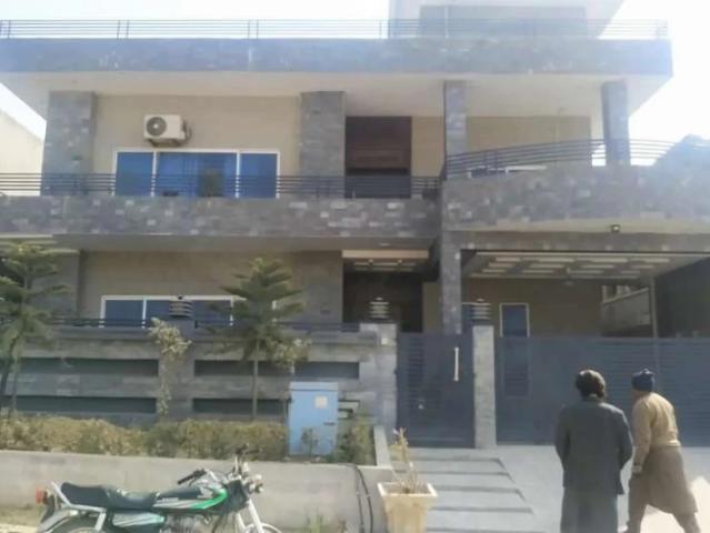 Beautiful kanal portion available in A block Islamabad B 17 ID 54625