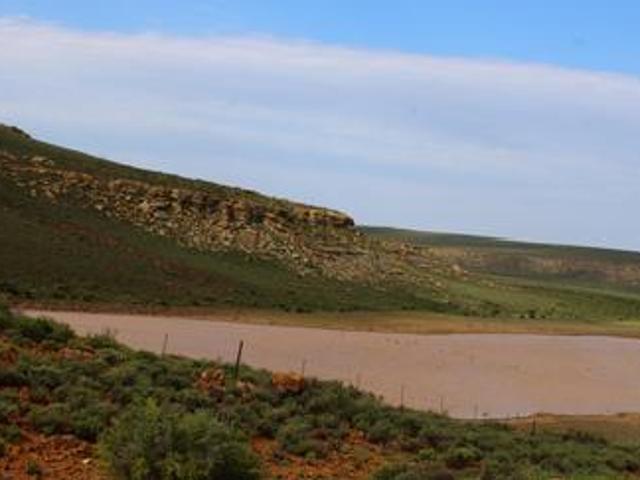 beautiful karoo farm with plenty of water