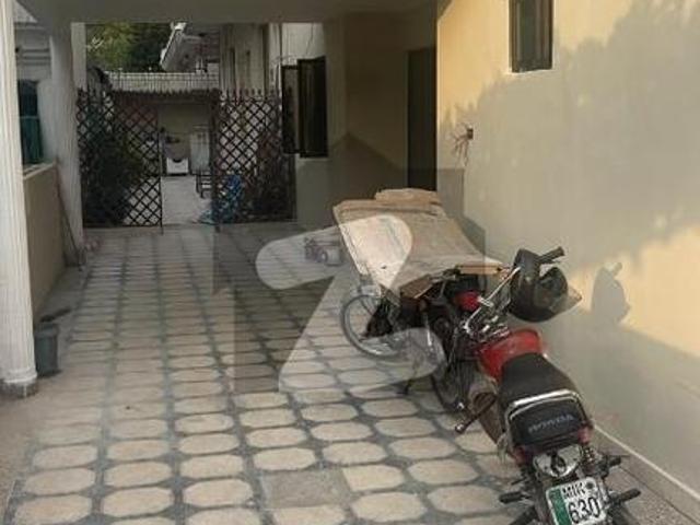 Beautiful House Avaiable For rent F 11