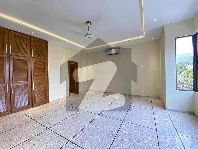Beautiful house available for rent on prime location F 7