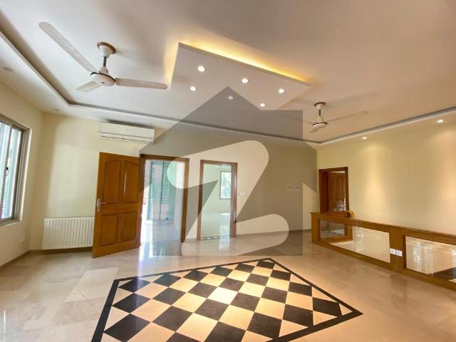 Beautiful house available for rent on prime location F 7