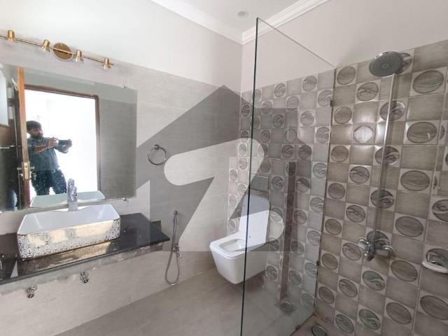 Beautiful house available for rent on prime location F 6