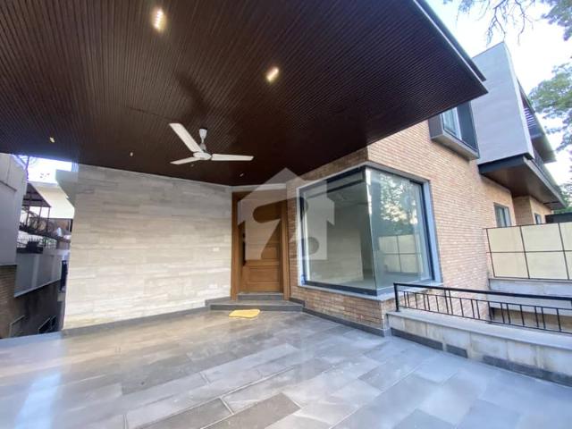 Beautiful house available for rent on prime location