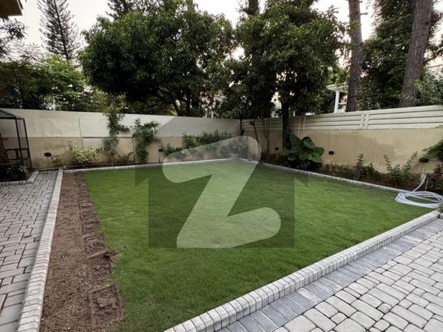 F 10 666 SQY Luxuries House For Rent Modern fitting and fixtures Specious washrooms and kitchen Beautiful Green Lawn Top Class Location F 10