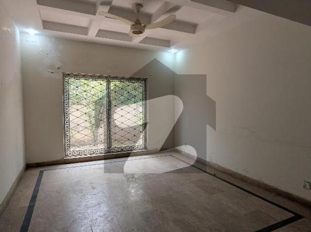 Beautiful house for rent available with gas paragon city