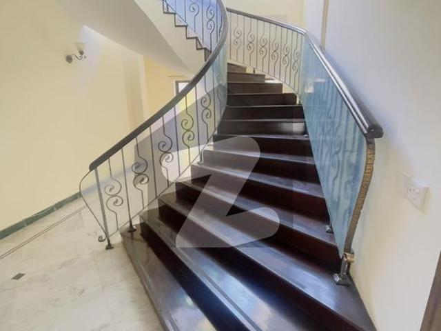 Beautiful house for rent in F 6