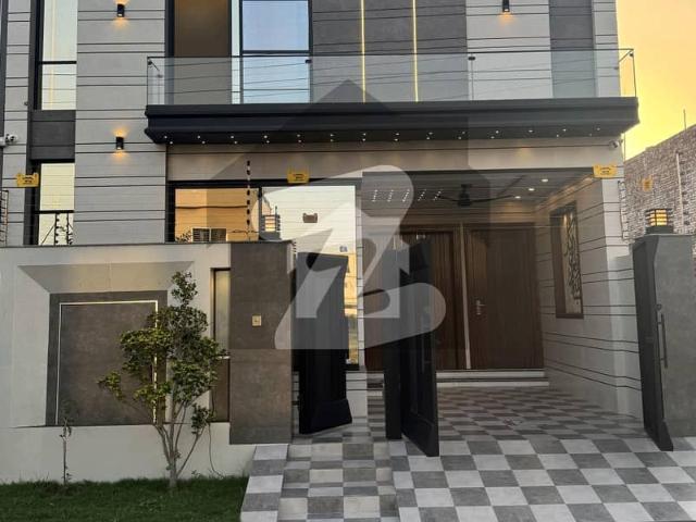 Beautiful House For Sale In Central Park Housing Society Lahore
