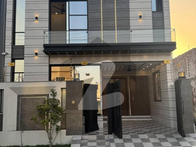Beautiful House For Sale In Central Park Housing Society Lahore