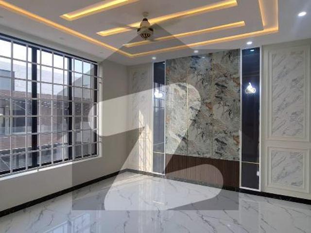Beautiful House Khayaban e Shair