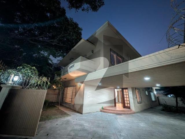 Beautiful House In F7 F 7