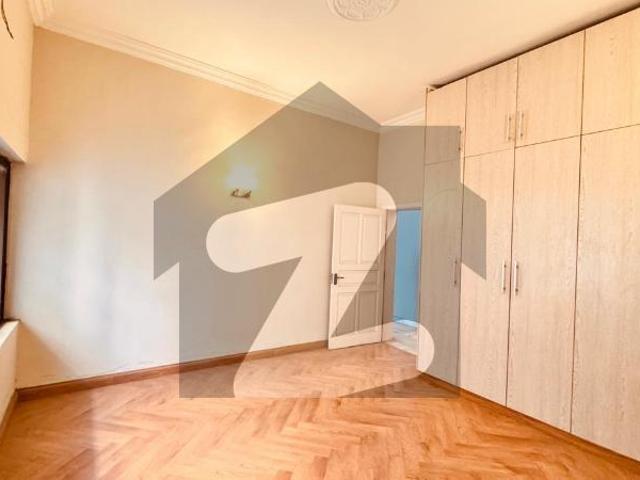 Beautiful House In F7 F 7