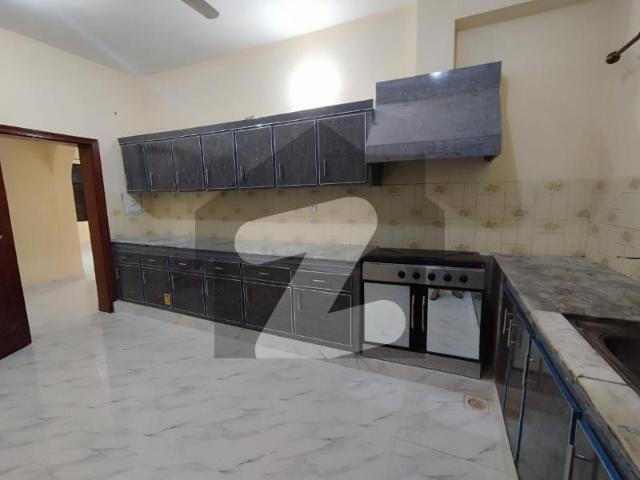 Beautiful house in F 11