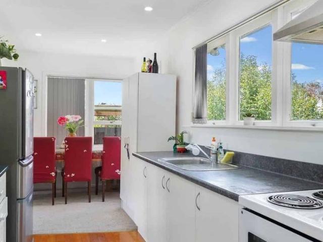 Beautiful house ready to move in. Pets allowed
