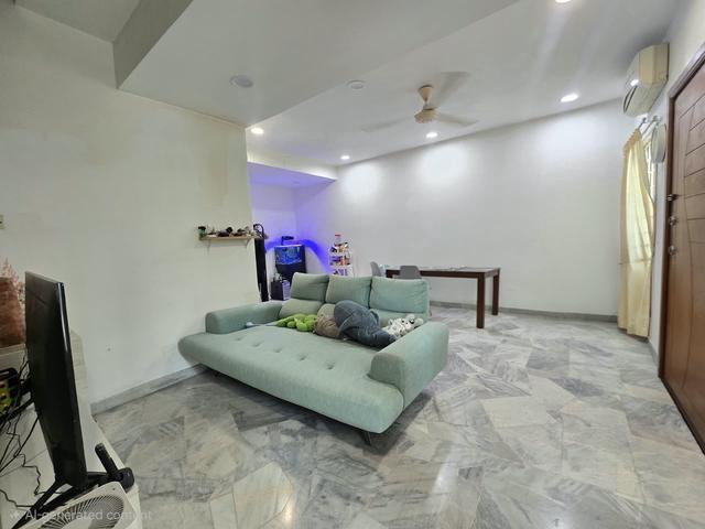 Beautiful Home Fully Extended Well Kept Walk To LRT Station Amenities