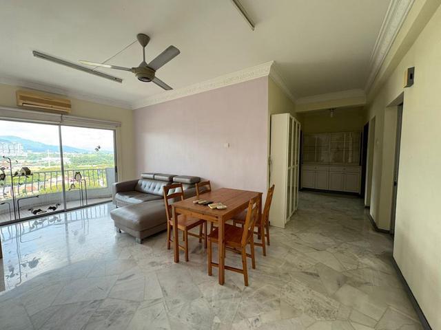Beautiful Home Greenery View Walking To Private School and Amenities