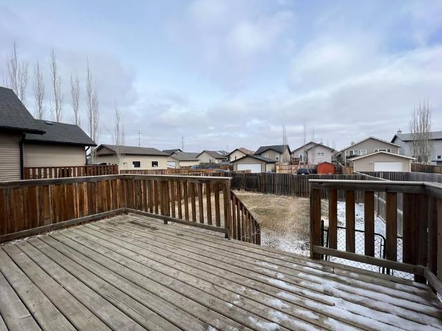 Beautiful Home in Desirable Vanier Woods