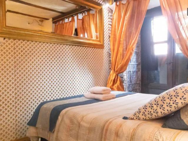 Beautiful, historic 2 bedroom apartment for rent in Malasaña