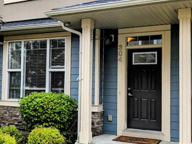 Beautiful open concept Town home in prestigious Panorama Hills