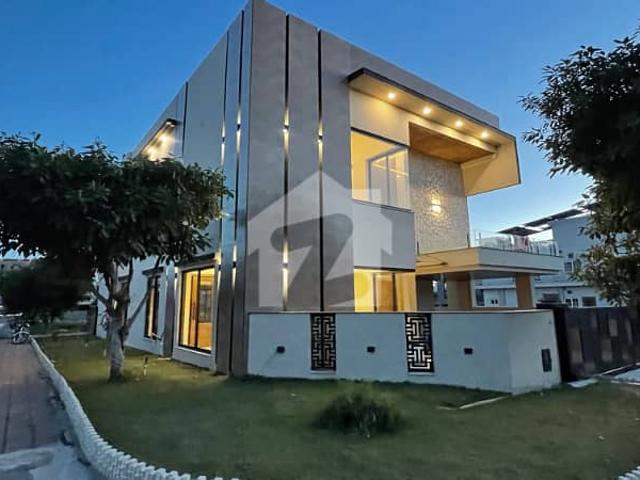 Beautiful Outside Lawn | 10 Marla Brand New Corner House For Sale Bahria Town Phase 8 RWP