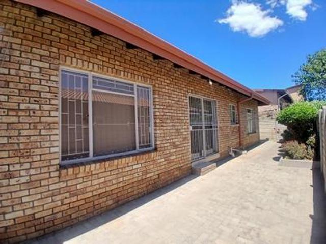 beautiful low maintenance townhouse