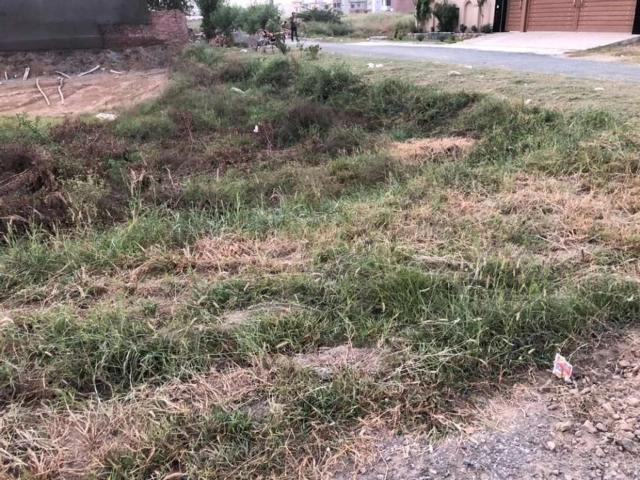 Beautiful location corner plot nearest park end masjid Lahore Nasheman e Iqbal ID 27800