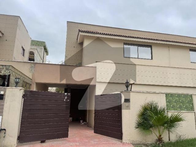 Beautiful Location Corner Villa Pearl City
