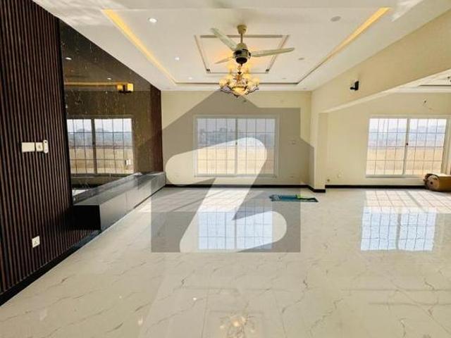 Beautiful location ground+basement for rent d 12