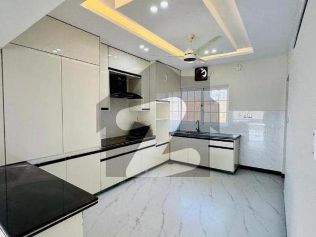 Beautiful location house for rent d 12