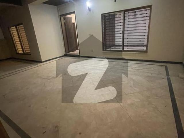 Beautiful location house for rent d 12