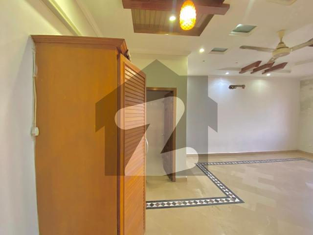 Beautiful location house for rent d 12