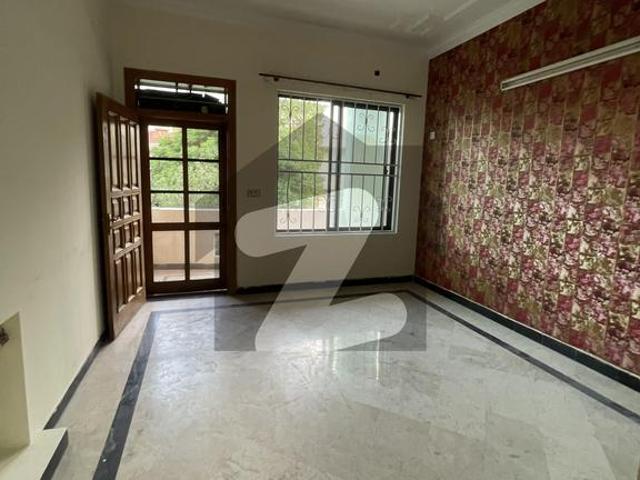 Beautiful location house for rent f 11