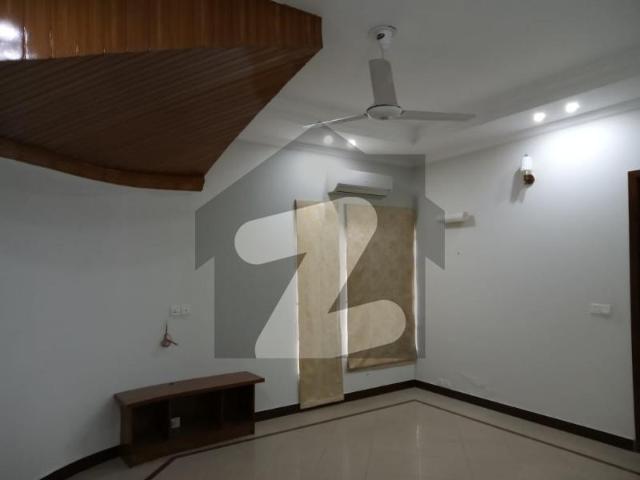 Beautiful location house for sale e 11
