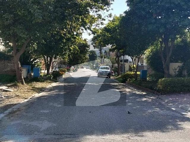 Beautiful location one kanal plot available for sale
