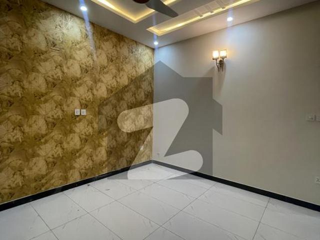 Beautiful location like brand new house for rent d 12