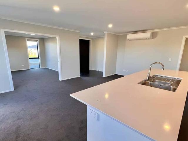Beautiful large 3 bedroom, 2 bathroom home