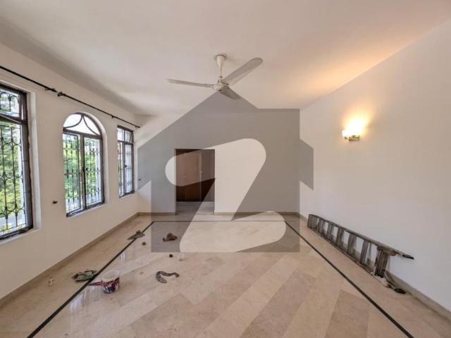Beautiful Liveable House in Reasonable Price in F 7