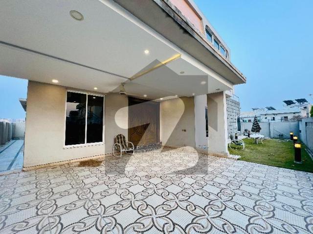 Beautiful. Luxury house in bahria town phase 4