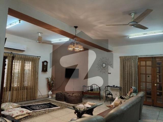 Beautiful luxury 1 kanal upper portion park face separate gate chaklala scheme 3