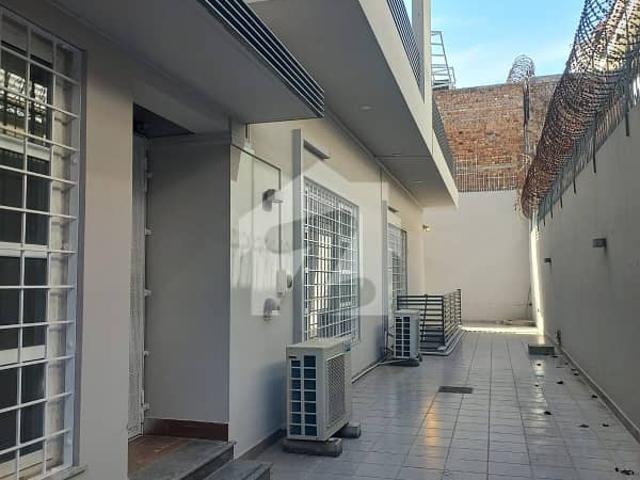 Beautiful luxury 6 Bedroom House for Rent in F 10 Prime VIP Location 2 kitchens garden