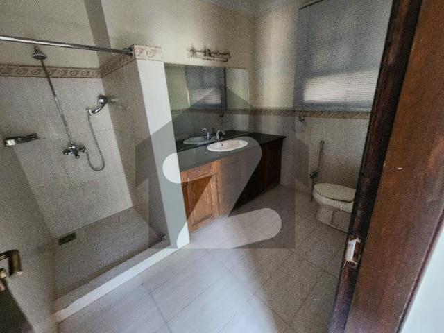 Beautiful Luxurious Furnished House F 7