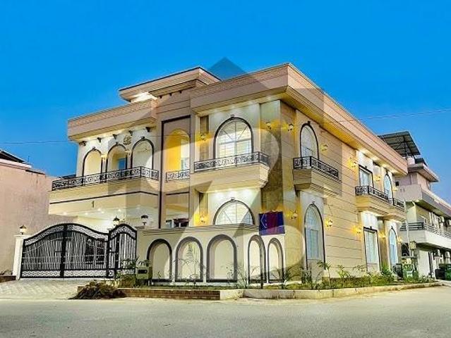 Beautiful Luxurious 14 Marla Full House Available for Rent in F 11/1 Islamabad F 11/1
