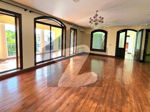 Beautiful Luxurious 7 Bedroom Triple Story House F 6