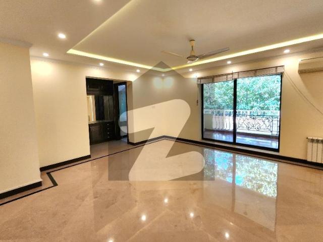 Beautiful Luxurious 7 Bedroom House F 6