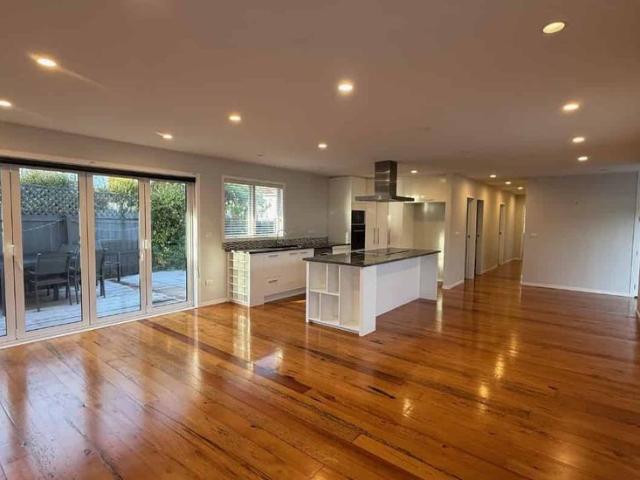 Beautiful Modern Family Home Ã¢ÂÂ Fully Fenced with Entertaining Deck